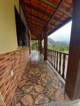 Imagem LINDA CASA COM 7.000M2, NASCENTE. NOVA FRIBURGO.