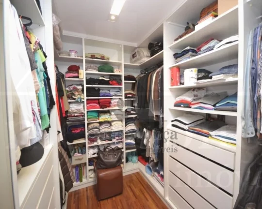 Imagem Venha se encantar com este maravilhoso apartamento em andar alto, decorado com muito bom gosto e sof...