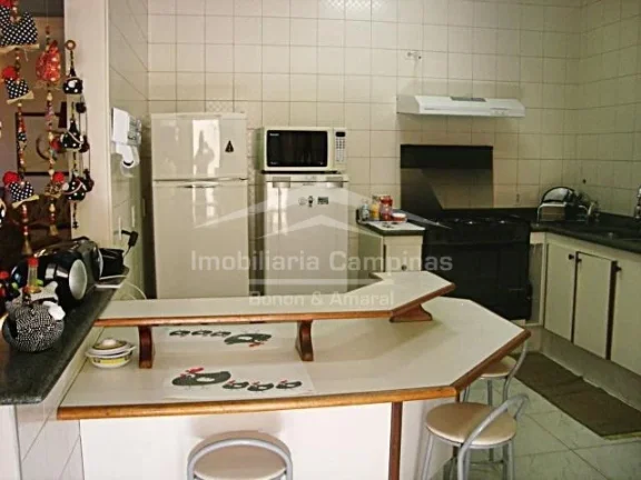 Imagem Excelente residência de 4 quartos (1 suíte), área gourmet com piscina e churrasqueira e 4 garagen...