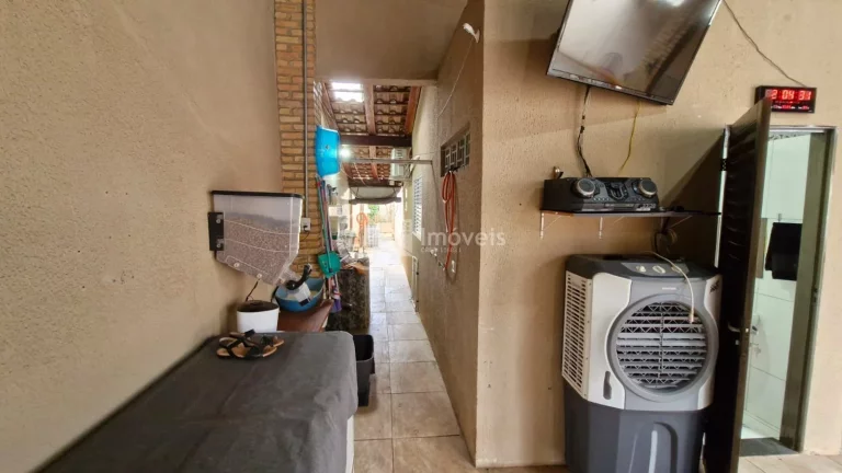 Imagem Você busca um imóvel que une conforto, espaço e potencial de investimento, essa casa no bairro Santo Antônio é a escolha ideal.