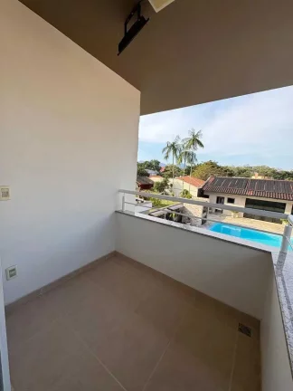 Imagem Casa ampla com 3 dormitórios e 2 vagas de garagem em Jaraguá do Sul/SC