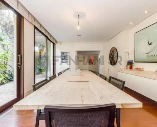 Imagem Casa deslumbrante à venda em São Paulo-SP, Jardim Europa: 4 quartos, 4 suítes, 5 salas, 6 banheiros, 6 vagas, 859m². Venha conferir!