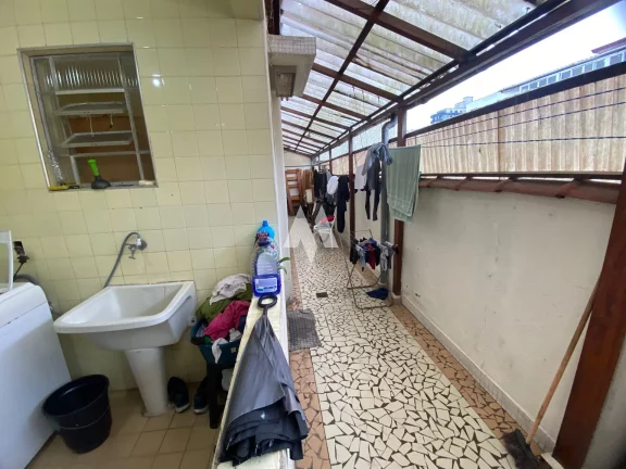 Imagem Sobrado com 4 dormitórios à venda em Santos/SP