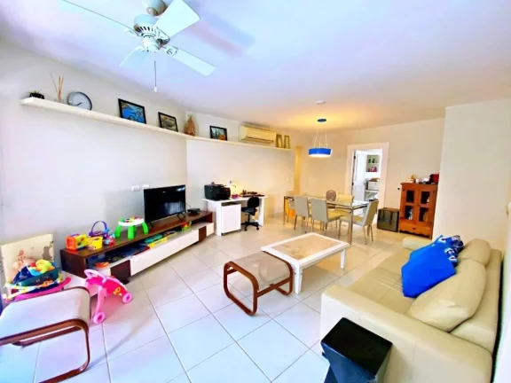 Imagem AMPLO APARTAMENTO COM 3 SUÍTES, MAIS O 4º DORMITÓRIO OPCIONAL, 2 VAGAS, VARANDA ESTENDIDA, NA REGIÃO NOBRE DA PITANGUEIRAS NO GUARUJÁ.