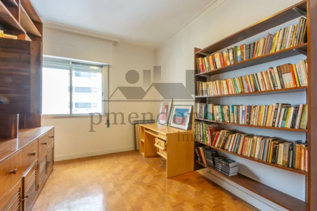 Imagem Apartamento reformado em Higienópolis com 188m², pronto para morar.