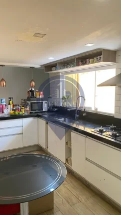 Imagem Casa de Luxo na Vila Dom Pedro II: 4 quartos, 3 suítes, 2 salas, 4 banheiros, 2 vagas de garagem, 124 m² - São Paulo-SP.