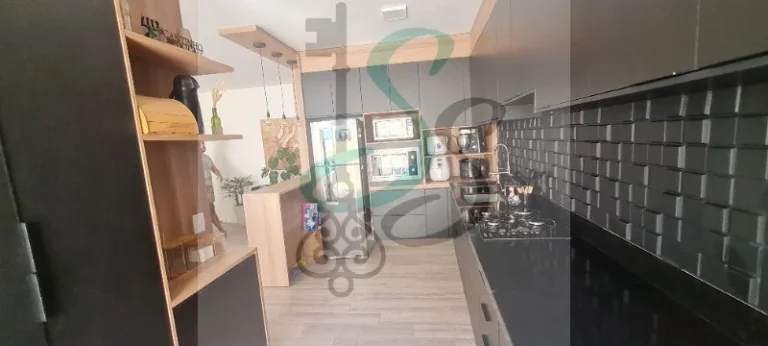 Imagem Oportunidade única: Casa térrea em condomínio no Balneário Tropical em Paulínia-SP, 2 quartos, 1 sala, 1 banheiro, 2 vagas de garagem, 78,40 m² de área. Venha viver com conforto e segurança!
