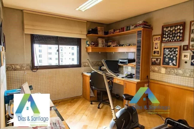 Imagem Apartamento alto padrão em 230m² sendo uma unidade por andar com 4 suítes, 4 vagas de garagem em localização privilegiada a 650mts Metrô Chácara Klabin
