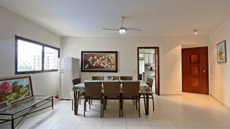 Imagem *Viva o Paraíso na Riviera: Apartamento Espaçoso com Vista para o Mar!*