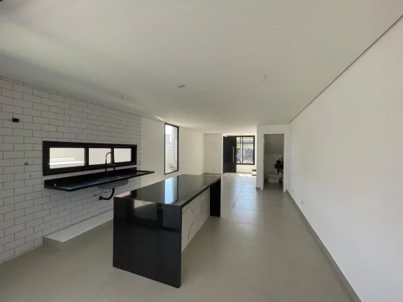 Imagem Casa com 3 Suítes e Piscina - Santana de Parnaíba/SP