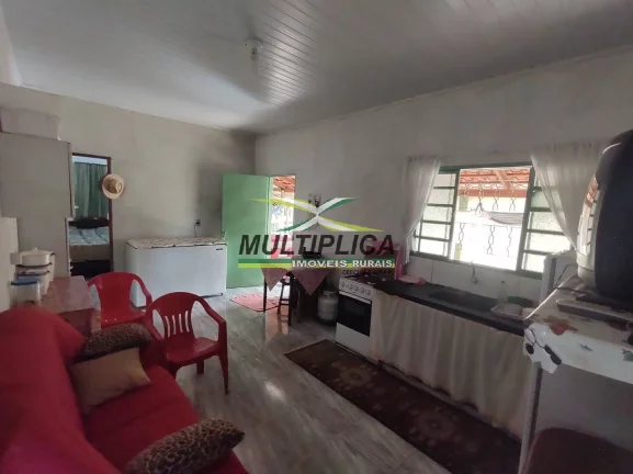 Imagem Chácara 12 km de Uberlândia à venda com Casa, Córrego, Curral, Energia