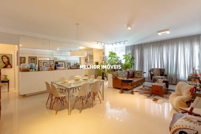 Imagem Apartamento á venda com 3 dormitórios no Centro de Balneário Camboriú