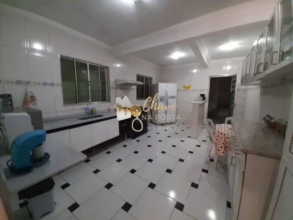 Casa a venda em Jardim Flor de Maio com 4 Dormitorios