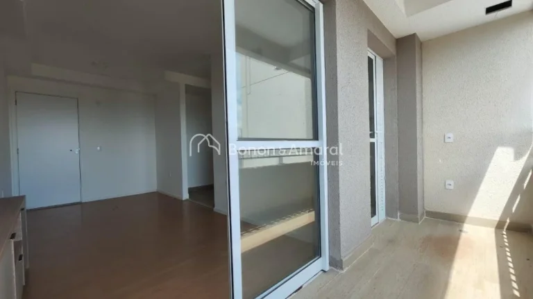 Imagem Descubra este aconchegante apartamento com 2 dormitórios, sendo 1 suíte, sala ampla para dois ambi...