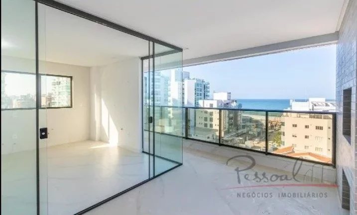 Imagem Sua espaçosa planta, três suítes, quatro banheiros, sacada ampla com churrasqueira e a vista magn...