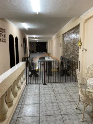 Imagem Casa térrea com 230m² de aréa util, dispõe de 3 dormitórios, sendo 1 suite com hidro, todos com...