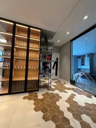 Imagem Apartamento de alto padrão com 3 suites e duas vagas de garagem, sacada,na meia praia