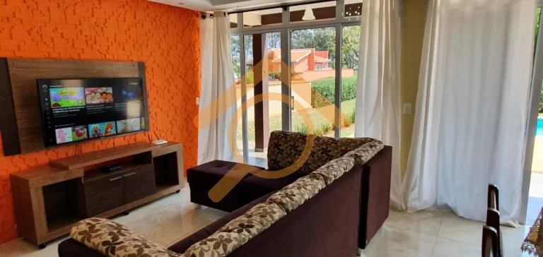 Imagem Casa em Condomínio de Luxo em Águas de Santa Bárbara-SP: 3 Quartos, Suíte, 2 Salas, 3 Banheiros, 4 Vagas, 220m².