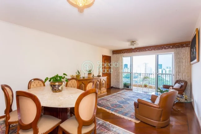 Imagem Ótimo apartamento com 159m2 de área privativa, 4 dormitórios ( 1 suíte ) e 2 vagas na garagem. L...