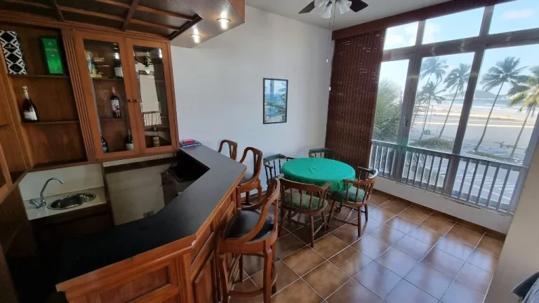 Imagem PITANGUEIRAS- FRENTE TOTAL AO MAR , LINDA VISTA , GARAGEM NO PRÉDIO.