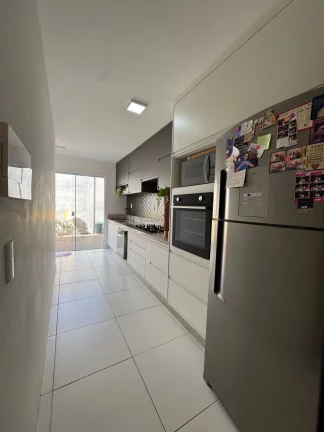 Imagem Casa em Condomínio à Venda em Vitória da Conquista-BA, Bairro Candeias: 3 Quartos, 1 Suíte, 1 Sala, 2 Banheiros, 1 Vaga, 77m².