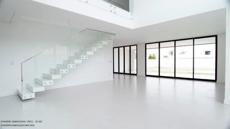 Imagem Casa em Condomínio de Luxo com 5 Quartos e 5 Suítes em Vila de Abrantes, Camaçari-BA: 370m², 2 Salas, 2 Banheiros e 4 Vagas de Garagem!