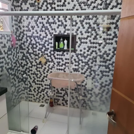 Imagem Linda casa em condomínio fechado em Barão Geraldo. A residência possui quatro suítes, dois banhe...