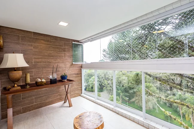 Imagem Apartamento com três quartos no Mossunguê