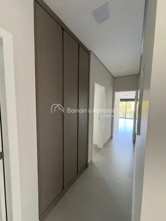 Imagem Esta casa térrea é a combinação perfeita de conforto, elegância e funcionalidade. São três su...