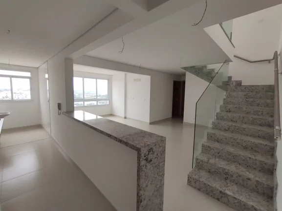 Imagem Apartamento Cobertura Duplex*O piso inferior conta com sala para dois ambientes, banheiro social, 3 ...