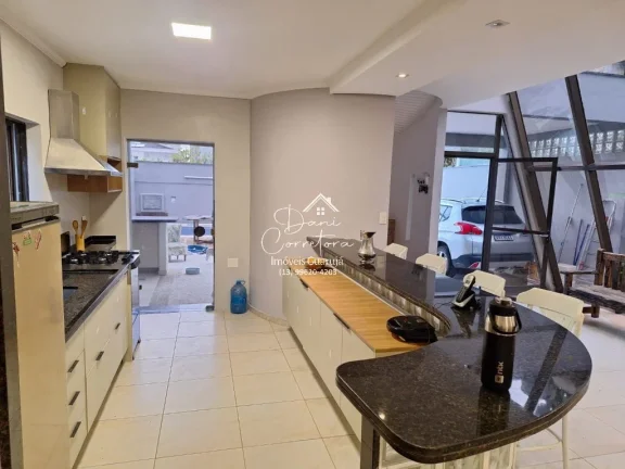 Imagem Imperdível oportunidade de adquirir esta linda casa com 5 suítes a 100m da praia no Jardim Virgínia, Guarujá-SP!