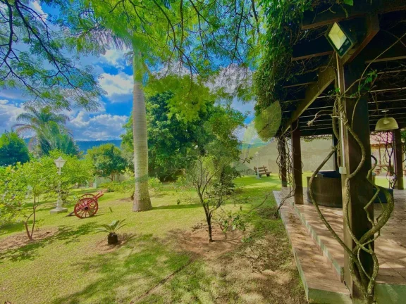 Imagem Chácara à Venda em Atibaia: 3582,16m² de Terreno e 390,76m² de AC
