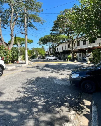 Imagem Vendo Sobrado em Condomínio Fechado 5 dormitórios
