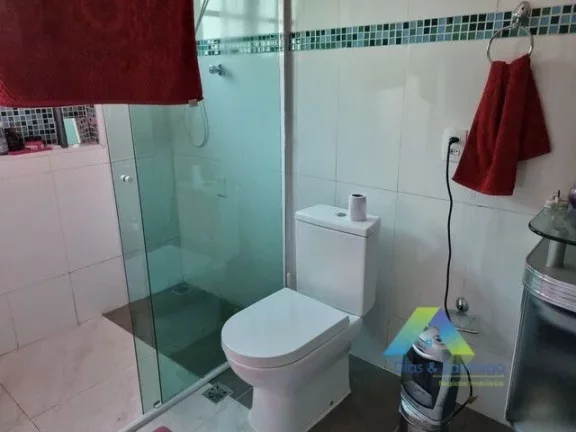 Imagem SANTO ANDRÉ Sobrado 240M², 2 dormitórios, churrasqueira, 5 vagas de garagem, ótima localização e valor !!