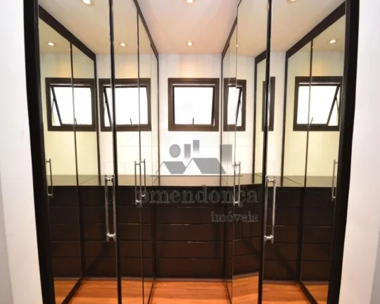 Imagem Lindo apartamento totalmente reformado, com living para 2 ambientes, 3 suítes repletas de armários...