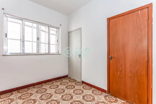 Imagem Apto amplo com pé direito alto e living rico em iluminação natural para 03 ambientes e lavabo. Po...