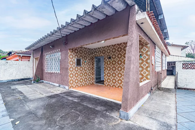 CASA com 3 DORMITÓRIOS com PISCINA em SULACAP