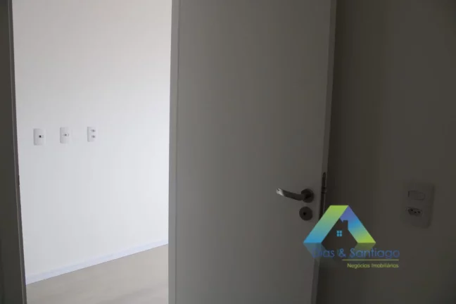 Imagem Lindo apartamento studio novo em localização privilegiada na área nobre e plana da Vila das Mercês próximo de todos os comercios!