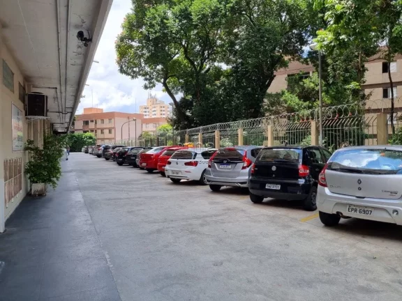 Imagem Apartamento com 63 metros quadrados, com 2 dormitórios, 1 banheiro com box em vidro e gabinete de l...