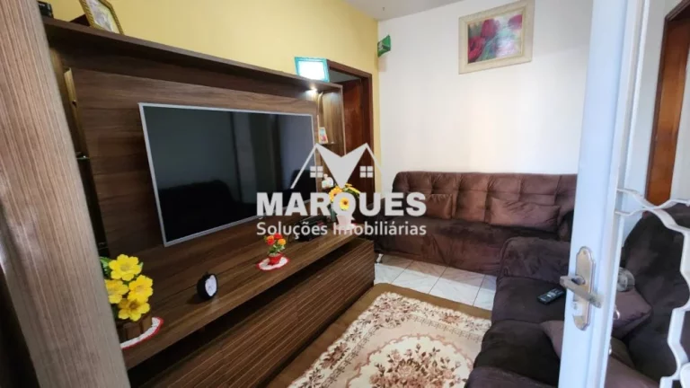 Imagem Oportunidade Ter. de 250m² com 2 Casas no Jd. Campos Verdes