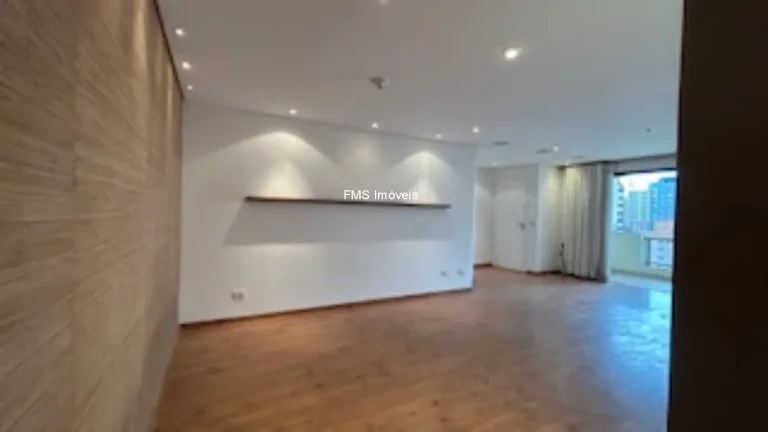 Imagem Imperdível oportunidade em Moema: Apartamento de 3 quartos com suíte, 131m² e 2 vagas de garagem à venda em São Paulo-SP!