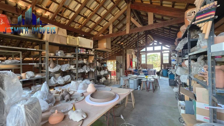 Imagem Casa de campo, rústica, um verdadeiro refúgio de harmonia e luz. 3 Suítes.