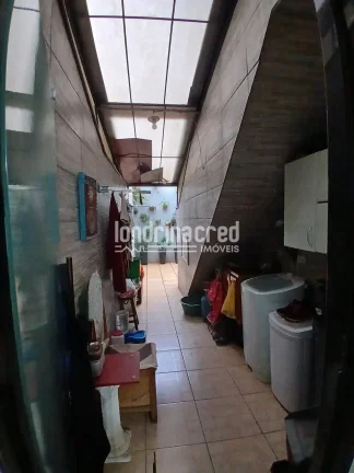 Imagem Ótima Casa no Conjunto Maria Cecília: 3 Dormitórios, 1 Suíte, 8 Placas Solares e 174m² de Construção em Terreno de 200m² – Aproveite essa Oportunidade!