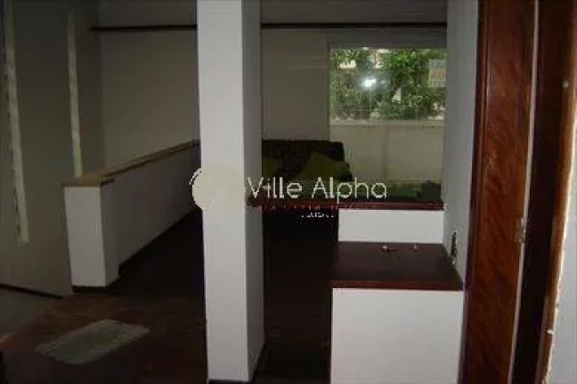 Imagem SOBRADO DE ESQUINA DISPONÍVEL PARA LOCAÇÃO NO GONZAGA EM SANTOS.