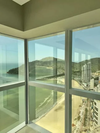 Imagem Apartamento frente mar com 4 suítes e 4 vagas na Barra Sul de Balneário Camboriú