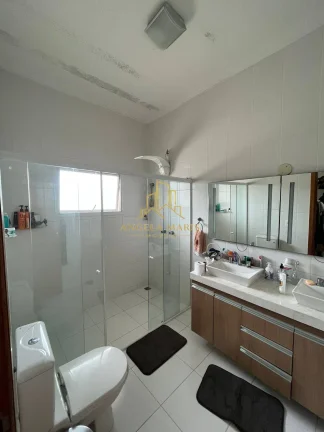 Imagem Casa Sobrado 3 dormitórios ( 3 suítes), 4 vagas,  Villa Branca Jacareí.