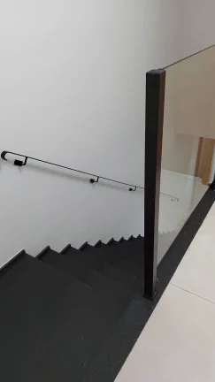 Imagem Sobrado de Alto Padrão 170 m² 3 Dormitórios 5 Vagas de Garagens