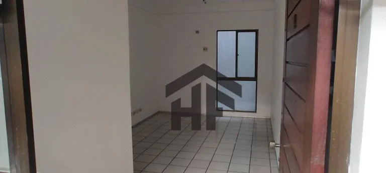 Imagem Casa Comercial para alugar ou vender, com 9 salas, localizada em Casa Forte, Recife - Pernambuco
