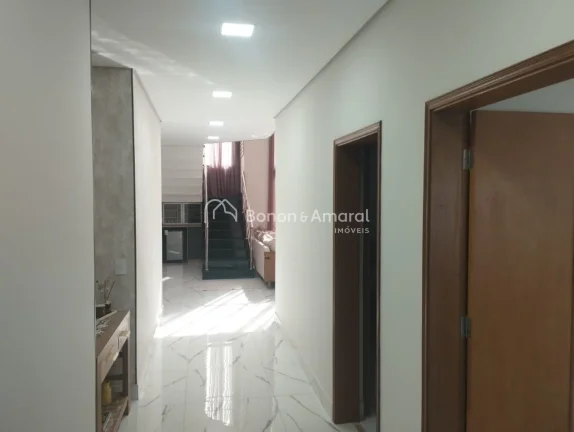 Imagem Com um projeto que une elegância e funcionalidade, esta residência oferece 240m² de área constru...