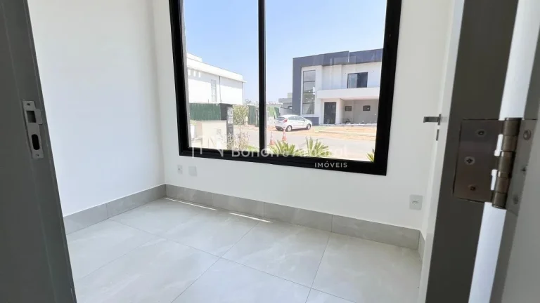 Imagem Moderna e confortável casa à venda no Residencial Mont'Alcino, recém construída. O imóvel possu...
